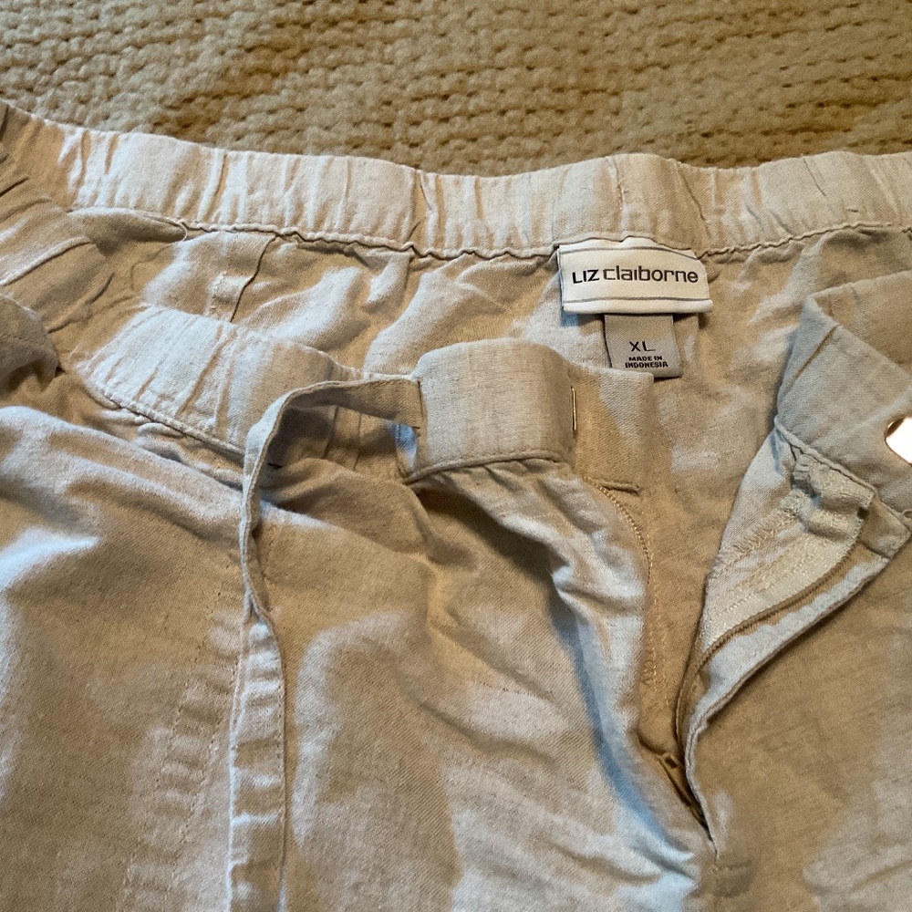 Liz Claiborne cream colored ankle linen pants.  Great condition